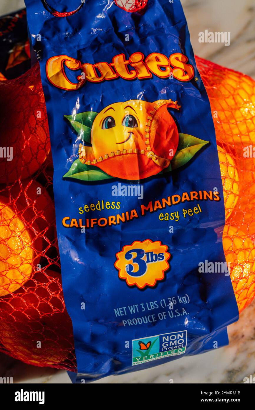 Sac de 3 lb de mandarines sans pépins de Californie, cuties Banque D'Images