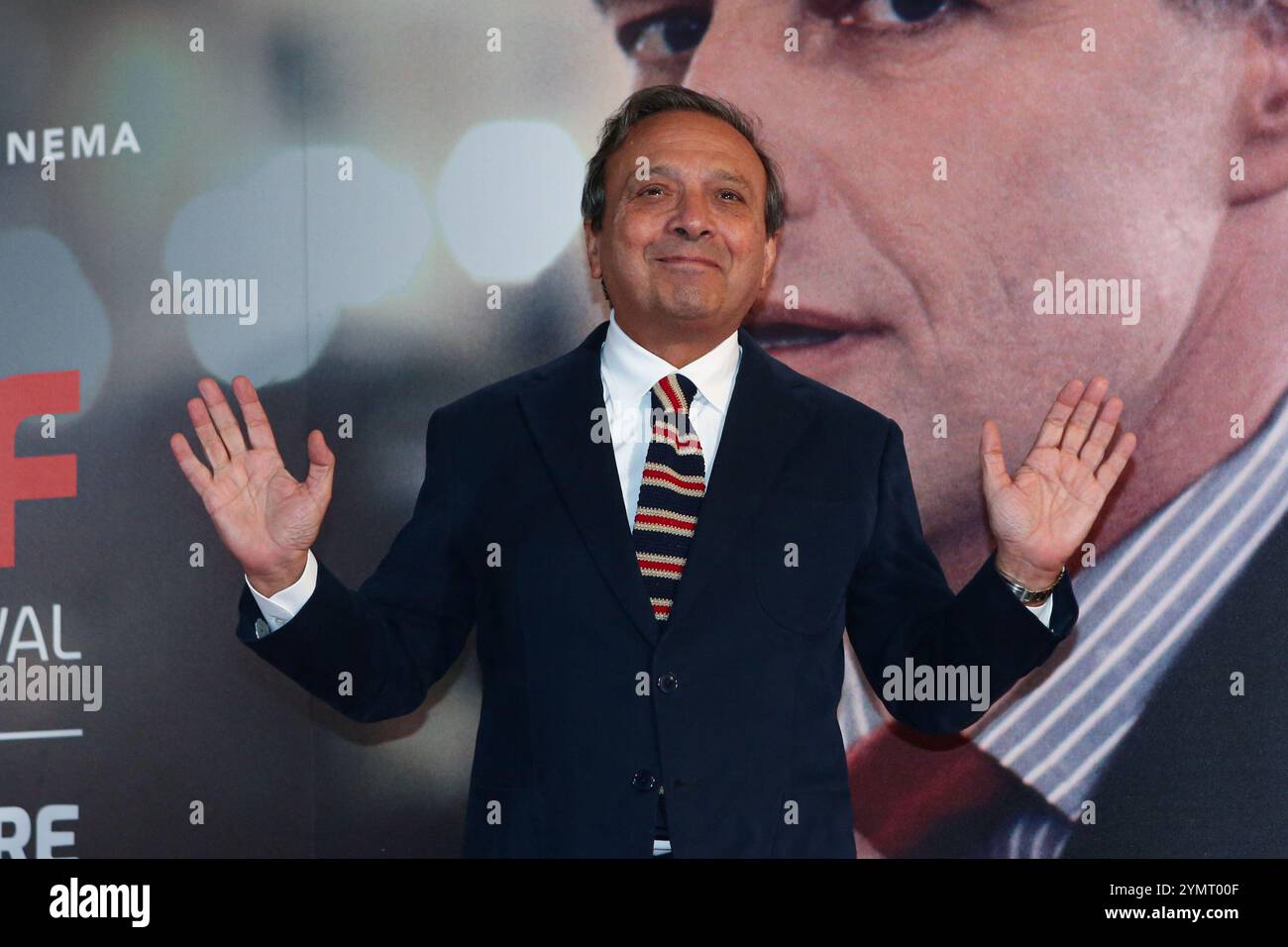 Turin, Italie. 22 novembre 2024. Piero Chiambretti assiste au tapis rouge de la cérémonie d’ouverture du 42e Festival du film de Turin au Teatro Regio de Turin. Crédit : SOPA images Limited/Alamy Live News Banque D'Images