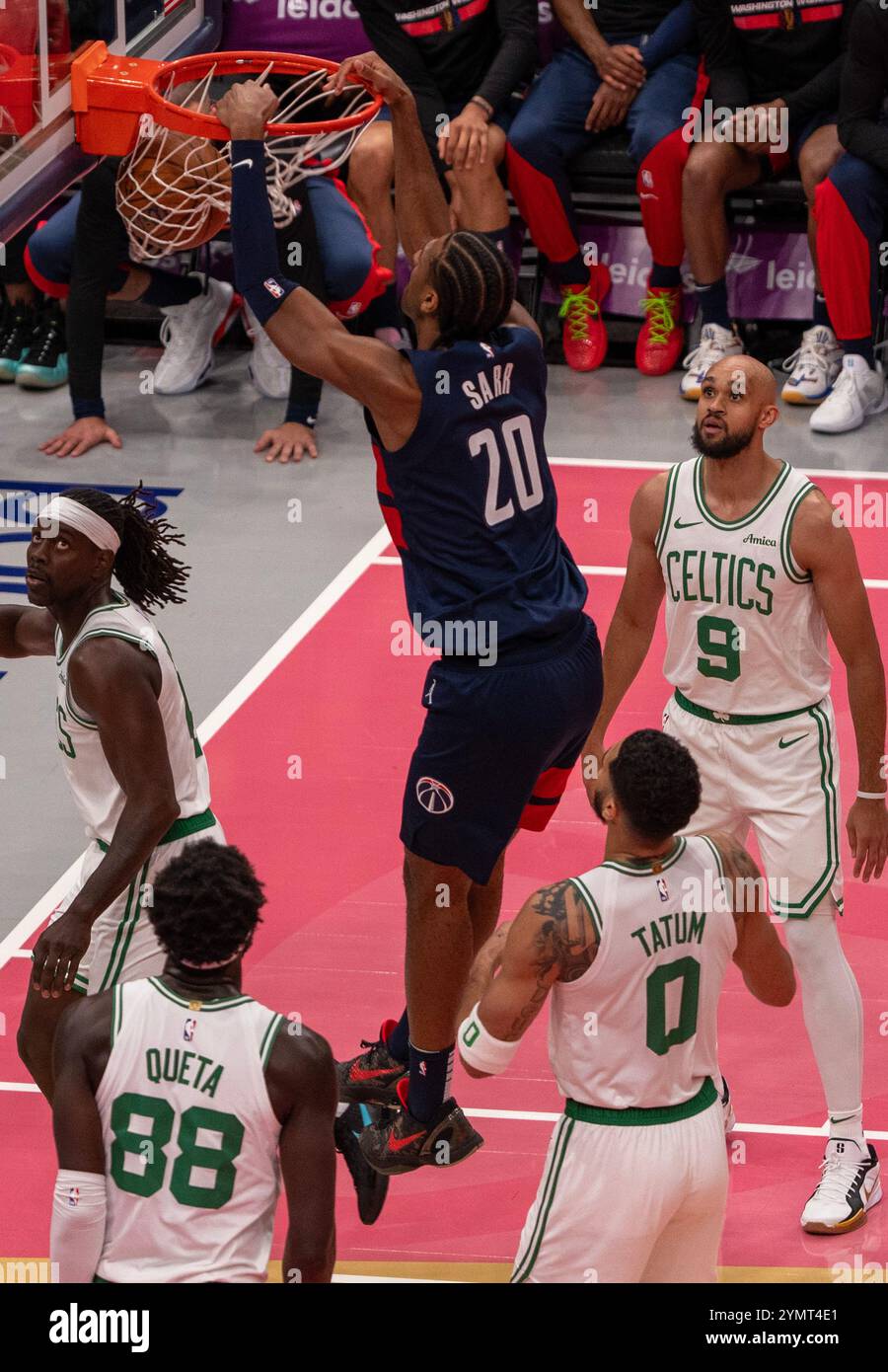 Washington, États-Unis. 22 novembre 2024. WASHINGTON, DC - 22 NOVEMBRE : Alexandre Sarr (20 ans) marque lors d'un match NBA entre les Wizards de Washington et les Celtics de Boston, le 22 novembre 2024 au Capital One Arena, à Washington DC. (Photo de Tony Quinn/SipaUSA) crédit : Sipa USA/Alamy Live News Banque D'Images