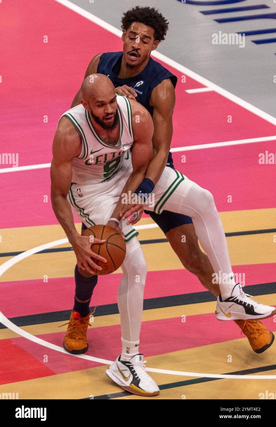 Washington, États-Unis. 22 novembre 2024. WASHINGTON, DC - 22 NOVEMBRE : Jordan Poole (13 ans), garde des Wizards de Washington, défend contre Derrick White (9 ans) lors d'un match NBA entre les Wizards de Washington et les Celtics de Boston, le 22 novembre 2024, au Capital One Arena, à Washington, DC. (Photo de Tony Quinn/SipaUSA) crédit : Sipa USA/Alamy Live News Banque D'Images