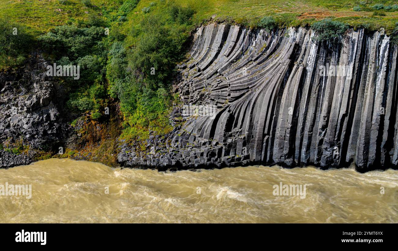 Canyon Studlagil (Stuðlagil) et rivière Jökulsá á Brú. Islande orientale Banque D'Images