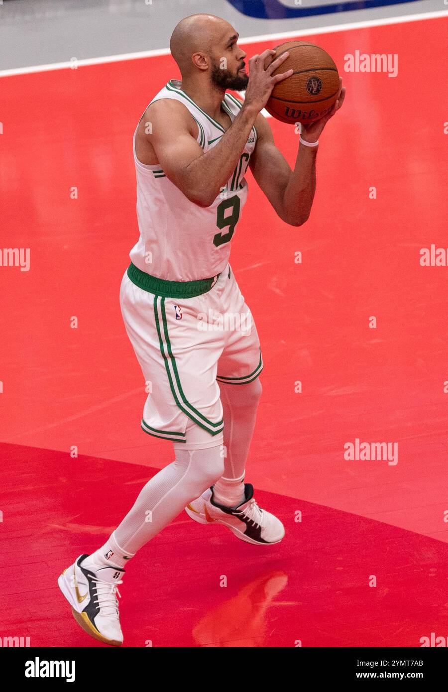 Washington, États-Unis. 22 novembre 2024. WASHINGTON, DC - 22 NOVEMBRE : Derrick White (9 ans), garde des Boston Celtics, reçoit une passe lors d'un match NBA entre les Wizards de Washington et les Celtics de Boston, le 22 novembre 2024, à Capital One Arena, à Washington, DC. (Photo de Tony Quinn/SipaUSA) crédit : Sipa USA/Alamy Live News Banque D'Images