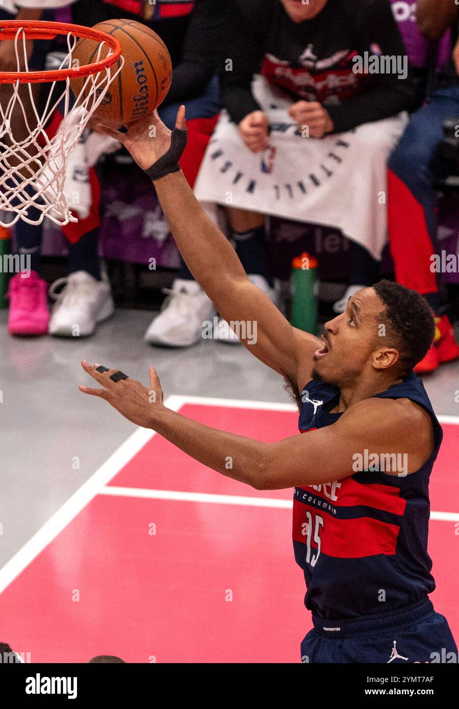 Washington, États-Unis. 22 novembre 2024. WASHINGTON, DC - 22 NOVEMBRE : le garde des Wizards de Washington Malcolm Brogdon (15 ans) a marqué lors d'un match NBA entre les Wizards de Washington et les Celtics de Boston, le 22 novembre 2024 au Capital One Arena, à Washington, DC. (Photo de Tony Quinn/SipaUSA) crédit : Sipa USA/Alamy Live News Banque D'Images