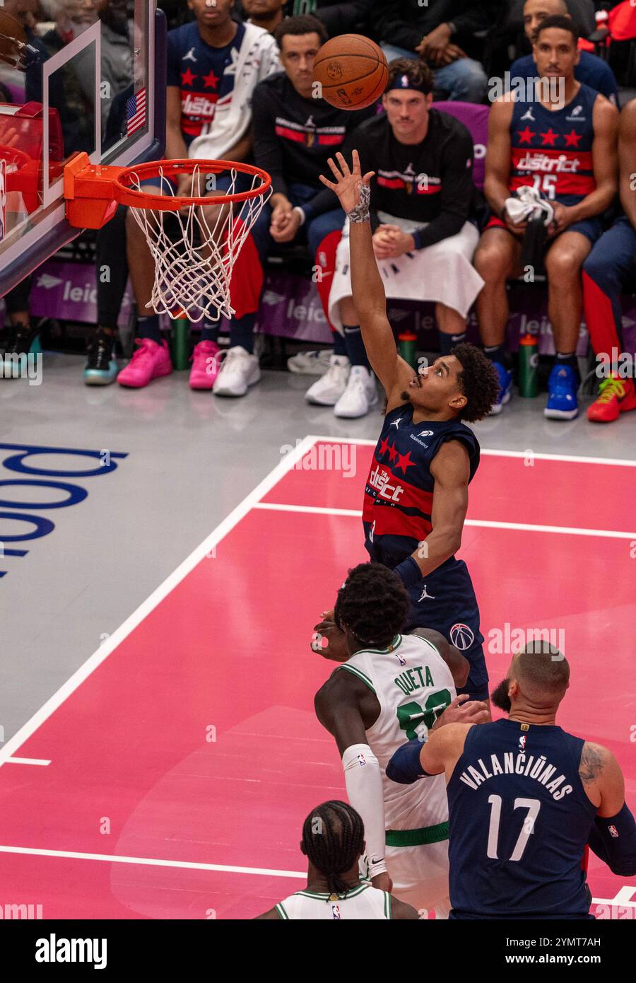 Washington, États-Unis. 22 novembre 2024. WASHINGTON, DC - 22 NOVEMBRE : Jordan Poole (13 ans), garde des Wizards de Washington, fait un tir lors d'un match NBA entre les Wizards de Washington et les Celtics de Boston, le 22 novembre 2024, à Capital One Arena, à Washington, DC. (Photo de Tony Quinn/SipaUSA) crédit : Sipa USA/Alamy Live News Banque D'Images