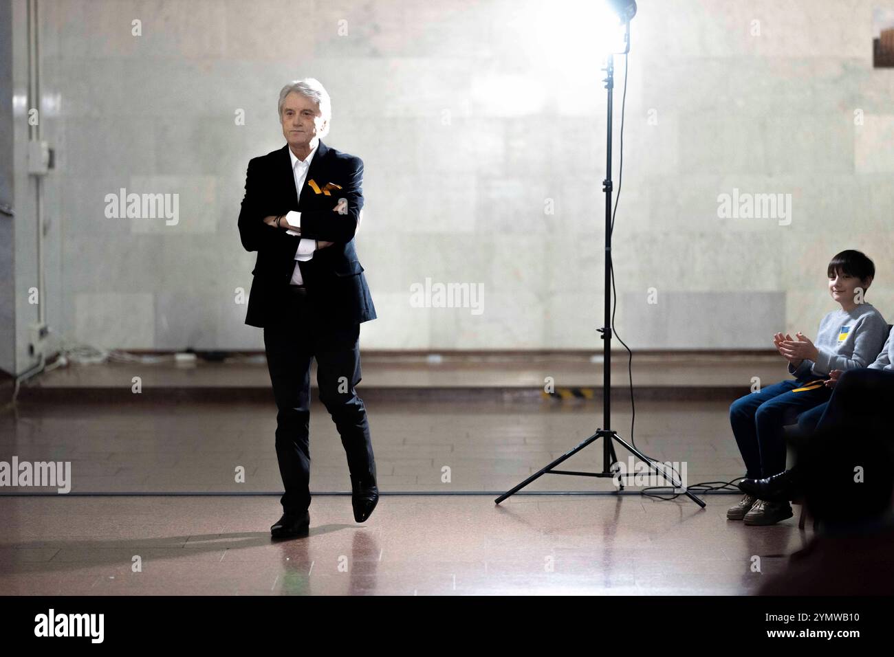 VIKTOR IOUCHTCHENKO, ancien président de l'Ukraine et fondateur du parti Our Orange Block, à Talk with Students au Centre National ukrainien Maison dans le centre-ville de Kyivs. Les sujets abordés allaient de la Révolution orange, qui a finalement conduit à son élection, à la guerre en cours avec la Russie. Kyiv City *** VIKTOR IOUCHTCHENKO, ancien président de l'Ukraine et fondateur du parti notre bloc orange, lors d'un entretien avec des étudiants au Centre national Maison ukrainienne dans le centre-ville de Kyivs les sujets allaient de la Révolution orange, qui a finalement conduit à son élection, à la guerre en cours avec la Russie ville de Kiev Banque D'Images