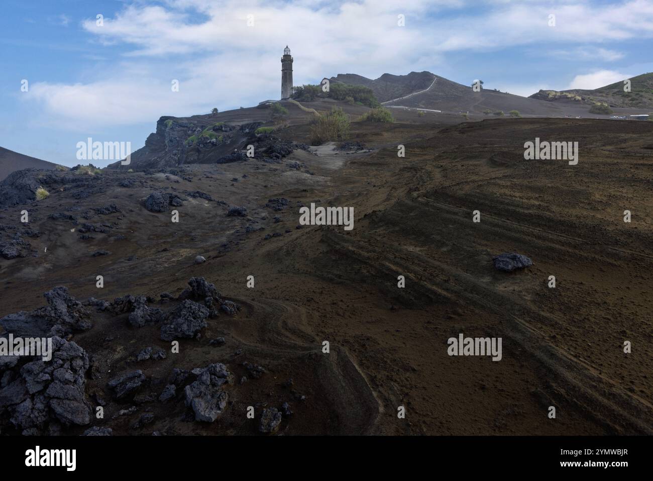 Entre 1957 et 1958, une éruption volcanique a provoqué la destruction du phare de Capelinhos, sur l'île de Faial, aux Açores. Banque D'Images