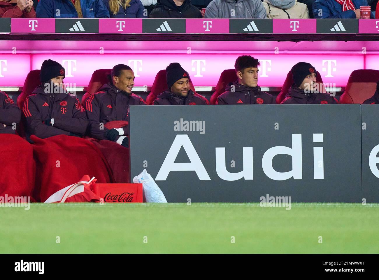 v.li. Eric Dier, FCB 15 Leroy SANE, FCB 10 Serge GNABRY, FCB 7 dans le match FC BAYERN MUENCHEN - FC AUGSBURG 3-0 le 22 novembre 2024 à Munich, Allemagne. Saison 2024/2025, 1.Bundesliga, FCB,, München, journée 11, 11.Spieltag Banque D'Images