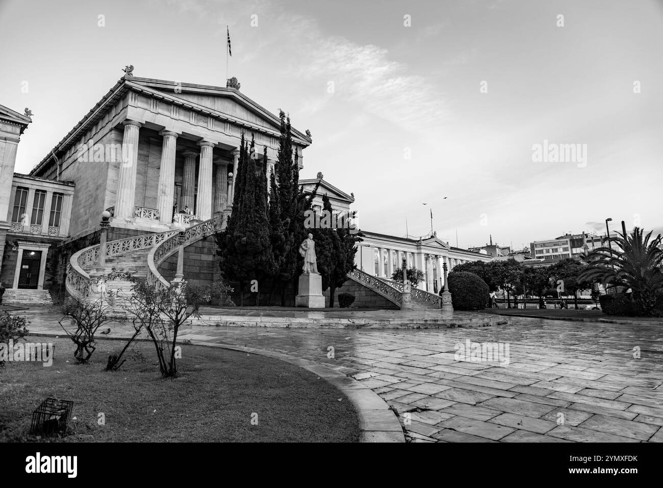 Athènes, Grèce - 26 novembre 2021 : L'Académie d'Athènes est l'académie nationale de Grèce et le plus haut établissement de recherche du pays. Établi i Banque D'Images