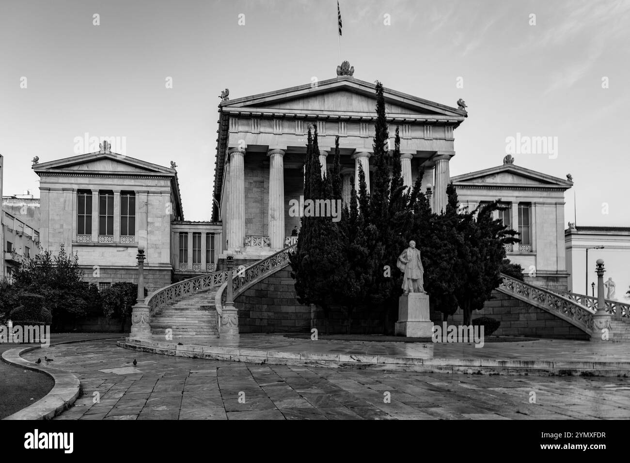 Athènes, Grèce - 26 novembre 2021 : L'Académie d'Athènes est l'académie nationale de Grèce et le plus haut établissement de recherche du pays. Établi i Banque D'Images