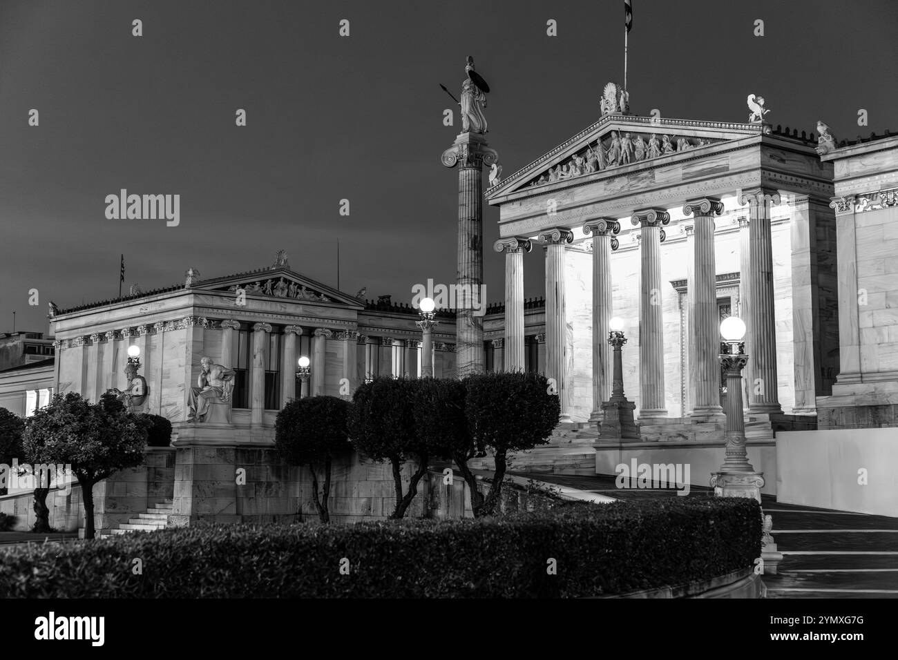 Athènes, Grèce - 26 novembre 2021 : L'Académie d'Athènes est l'académie nationale de Grèce et le plus haut établissement de recherche du pays. Établi i Banque D'Images