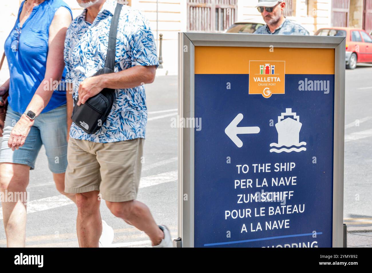 Valletta Malta, Norwegian Cruise Line NCL navire, évasion de 10 jours Méditerranée Ionienne itinéraire, Grand Harbour, Waterfront port de croisière port, directionnel Banque D'Images