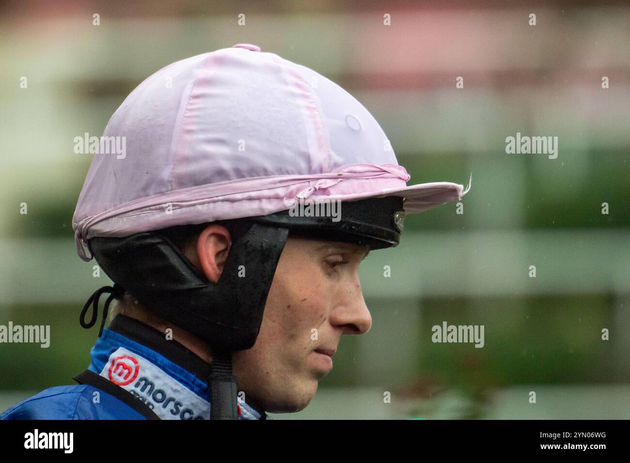 Ascot, Berkshire, Royaume-Uni. 23 novembre 2024. Jockey Harry Cobden. Pic D’ORHY monté par le jockey Harry Cobden remporte le Copybet 1965 Steeple Chase (classe 1) (Grade 2) (GBB Race) à Ascot Racecourse dans le Berkshire au Copybet November Saturday Raceday. Propriétaire Mme Johnny de la Hey, entraîneur Paul Nicholls, Ditcheat, éleveur J contour Carrere & M. y Broca, commanditaire Morson Group. Crédit : Maureen McLean/Alamy Live News Banque D'Images