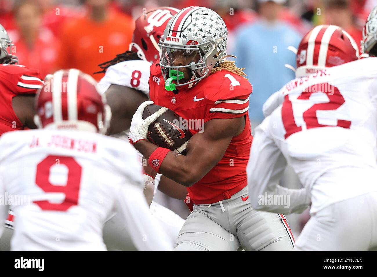 Columbus, États-Unis. 23 novembre 2024. Ohio State Buckeyes Quinshon Williams (1) traverse la ligne contre les Hoosiers CJ West (8) dans le troisième quart-temps à Columbus, Ohio le samedi 23 novembre 2024. Photo de Aaron Josefczyk/UPI crédit : UPI/Alamy Live News Banque D'Images