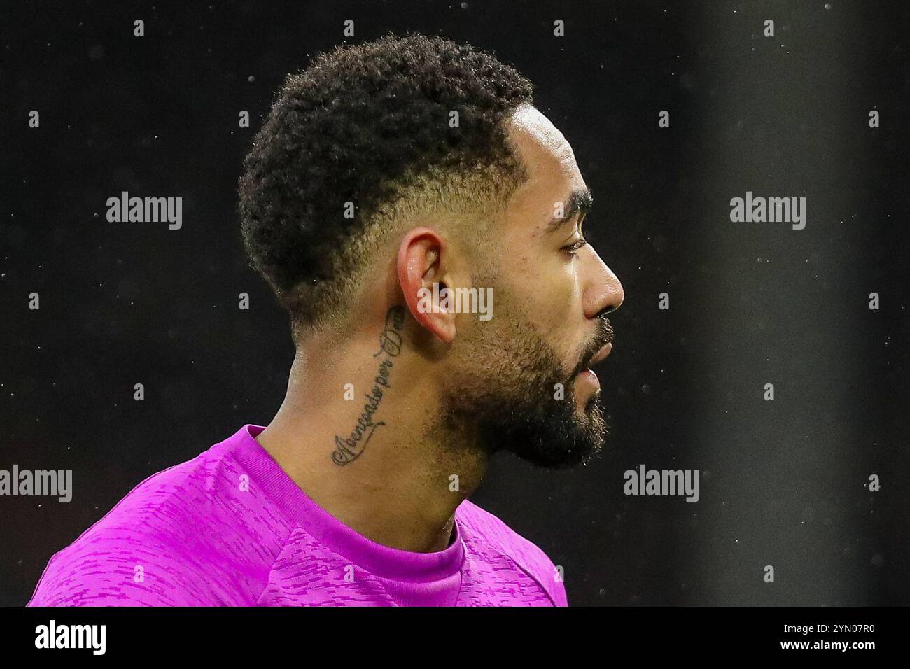 Vue détaillée de Matheus Cunha du tatouage du cou Wolverhampton Wandererss lors du match de premier League Fulham vs Wolverhampton Wanderers au Craven Cottage, Londres, Royaume-Uni, 23 novembre 2024 (photo par Izzy Poles/News images) Banque D'Images