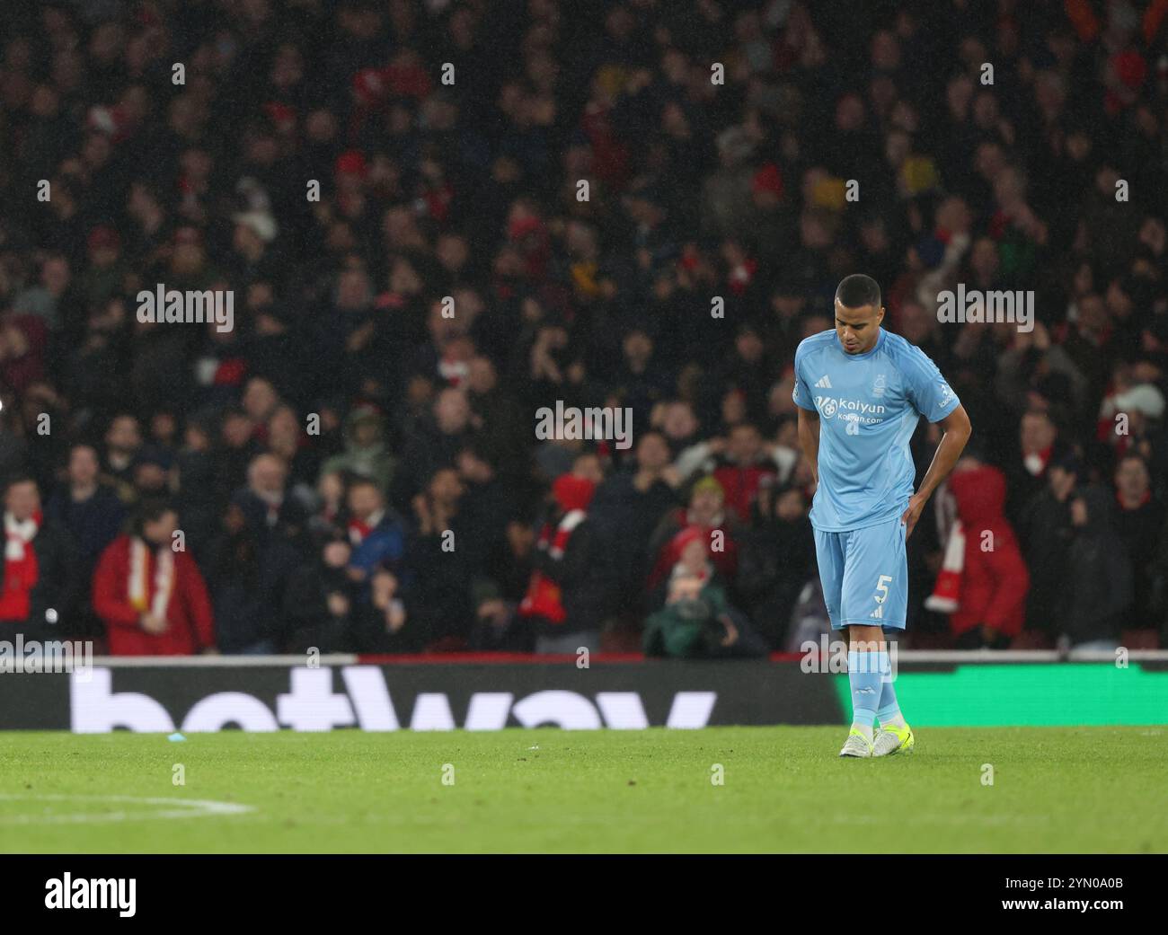 Londres, Royaume-Uni. 23 novembre 2024. Défaite de Murillo (NF) lors du match Arsenal contre Nottingham Forest EPL, à l'Emirates Stadium, Londres, Royaume-Uni le 23 novembre 2024. Crédit : Paul Marriott/Alamy Live News Banque D'Images