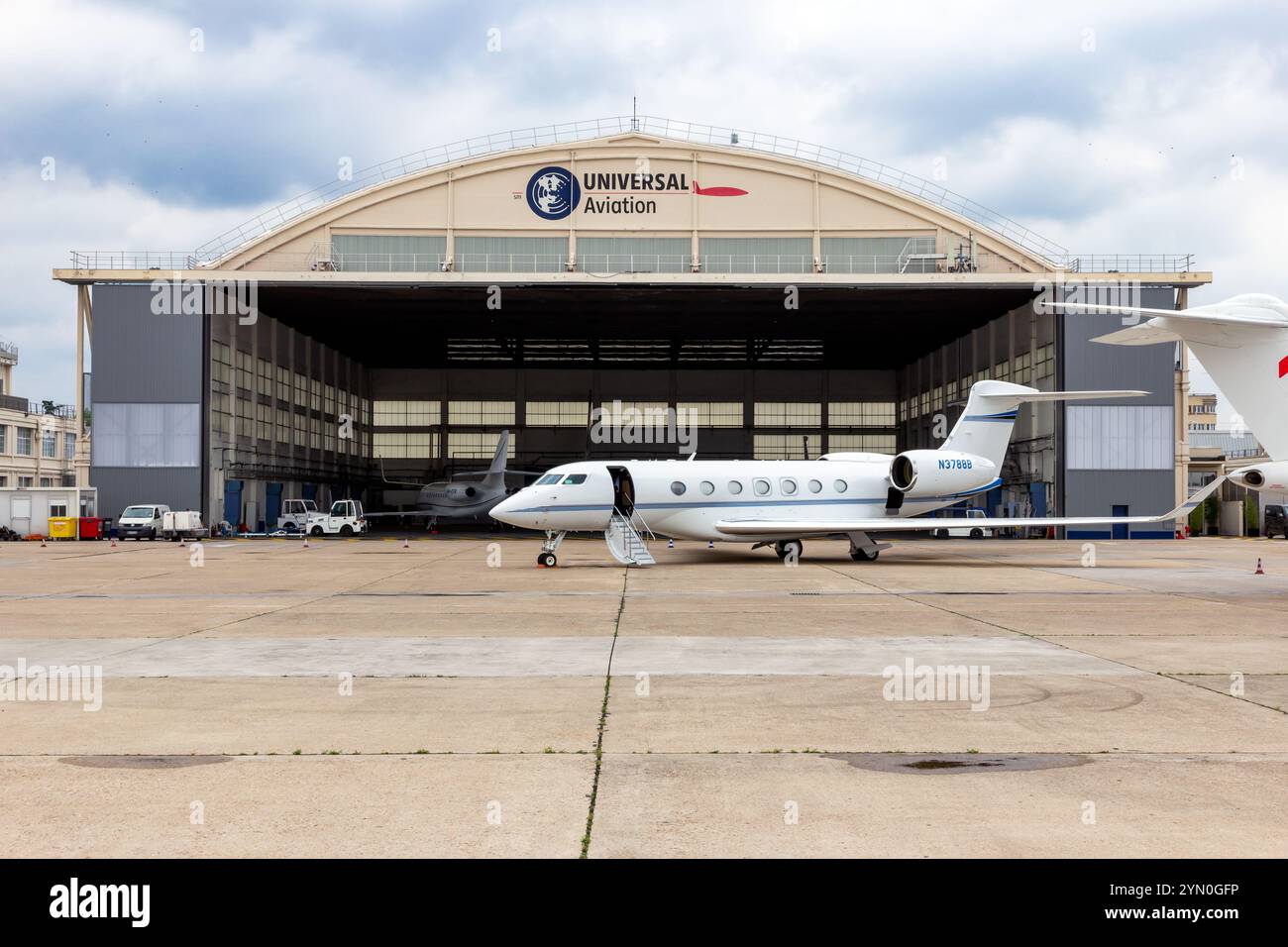 Jet d'affaires Gulfstream G600 stationné à l'aéroport du Bourget. Paris, France - 22 juin 2023 Banque D'Images