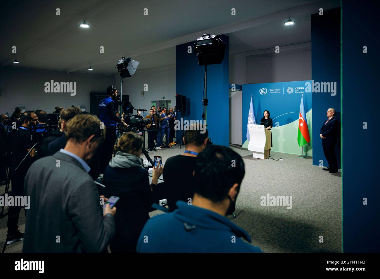 Annalena Baerbock Buendnis 90/Die Gruenen, Bundesaussenministerin, gibt ein pression nach der COP29 à Bakou, 23.11.2024. Fotografiert im Auftrag des Auswaertigen AMTES AA Baku Aserbaidschan *** Annalena Baerbock Buendnis 90 Die Gruenen , ministre fédéral des Affaires étrangères, fait une déclaration à la presse après la COP29 à Bakou, 23 11 2024 photographiée au nom du ministère fédéral des Affaires étrangères AA Bakou Azerbaïdjan Copyright : xFelixxZahn/AAX Banque D'Images