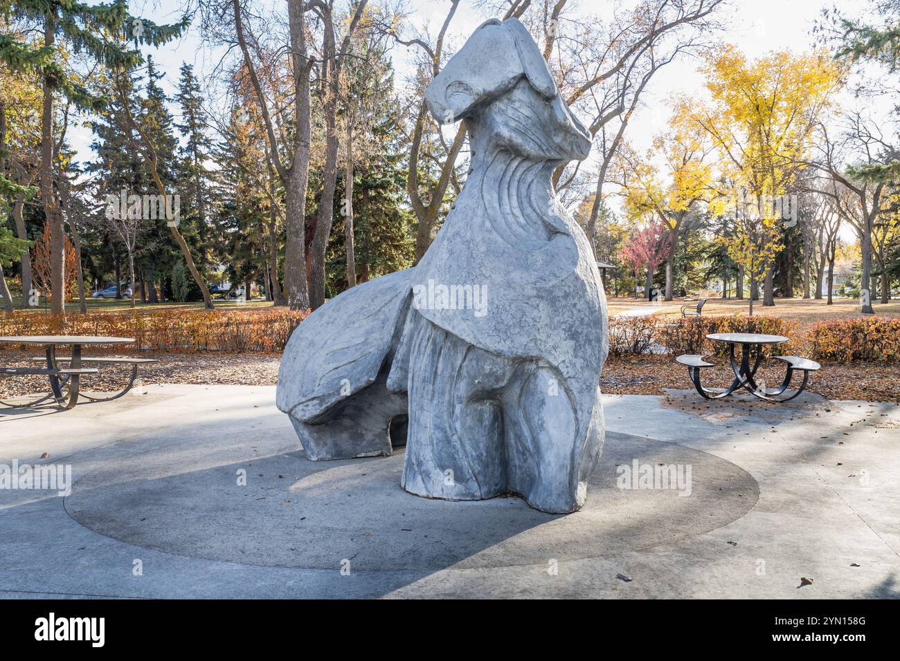 Edmonton, Canada, 24 octobre 2024 : Gigi (2005) œuvre créée par Louis Munan et al au parc Borden. Béton Banque D'Images