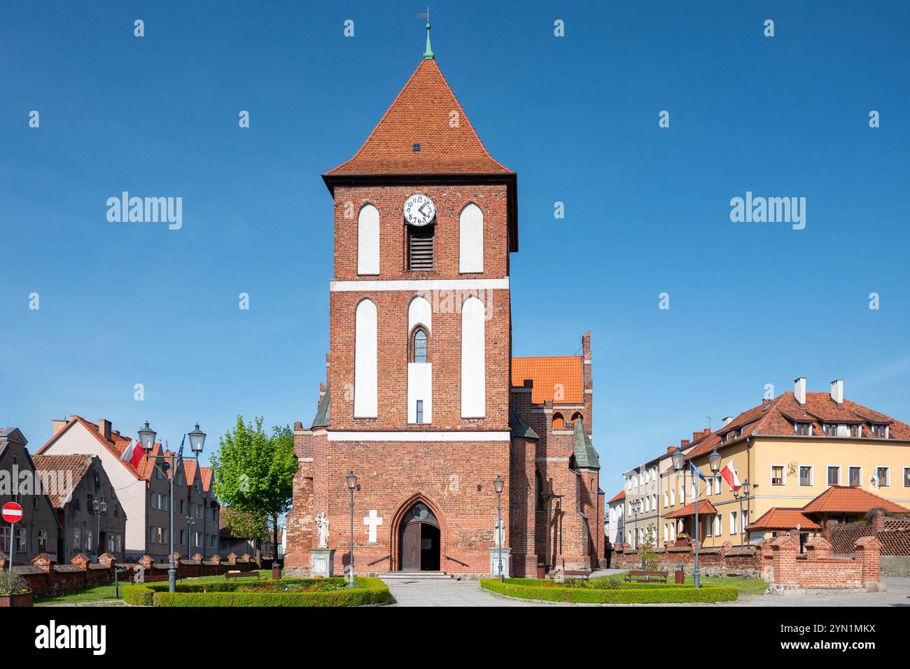 Tolkmicko, Pologne, 30 avril 2024 façade de l'église gothique Saint-Jacques construite par les chevaliers teutoniques prussiens au moyen âge Banque D'Images