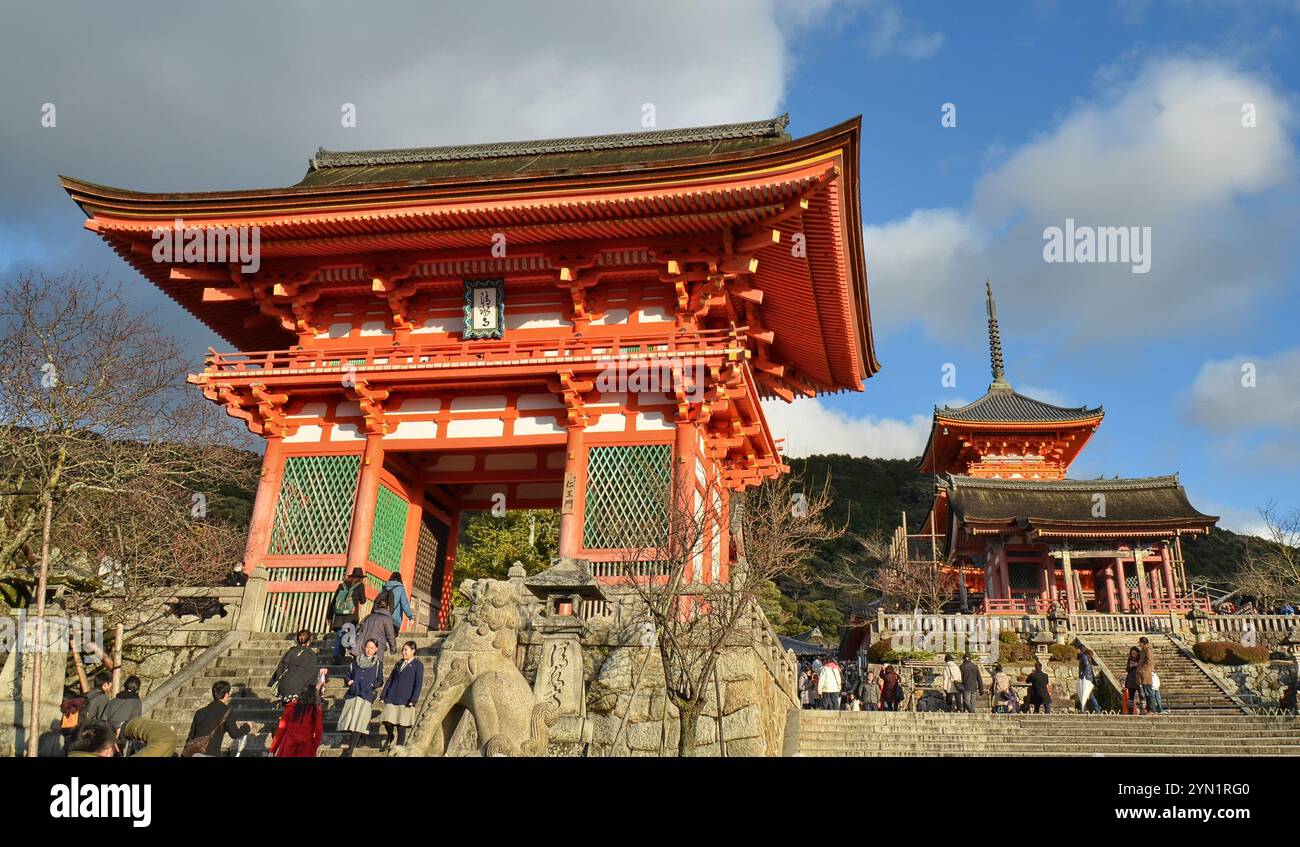 Kiyomizu-dera, 'monastère d'eau pure' est un temple bouddhiste situé dans l'est de Kyoto, au Japon. Banque D'Images