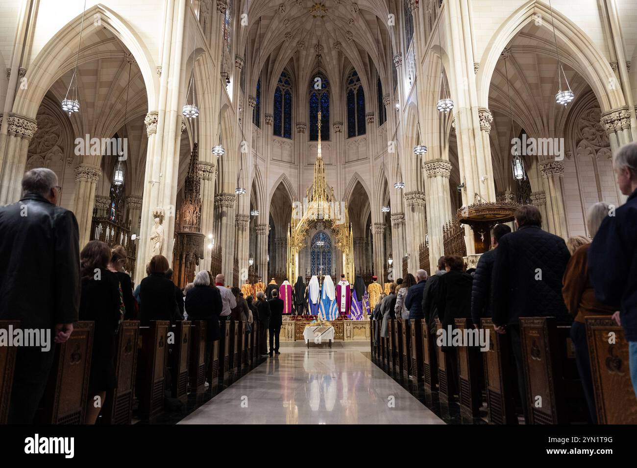 New York, NY, USA, 23 novembre 2024 : ambiance lors de la commémoration à la cathédrale Saint-Patrick de New York le 23 novembre 2024 du 92e anniversaire de la famine de 1932-33 en Ukraine connue sous le nom d'Holodomor. L'Ukraine qualifie cet événement tragique de génocide contre le peuple ukrainien. Plus de 3 millions de personnes, originaires pour la plupart de villages, sont mortes pendant cette période. Crédit : Lev Radin/Alamy Live News Banque D'Images