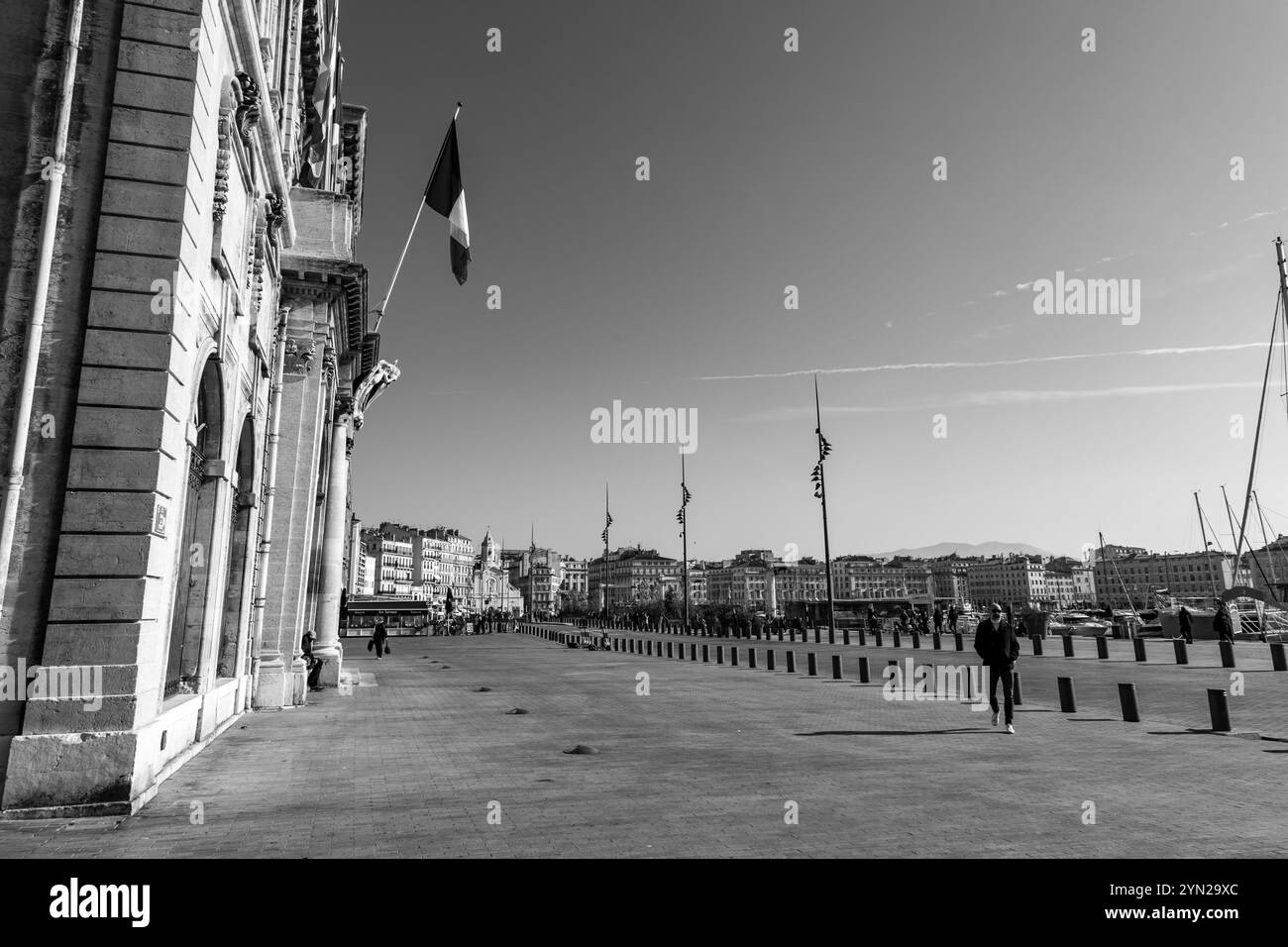 Marseille, France - 28 janvier 2022 : vue du vieux port de Marseille, de la préfecture des Bouches-du-Rhône et de la Provence-Alpes-Côte d Banque D'Images