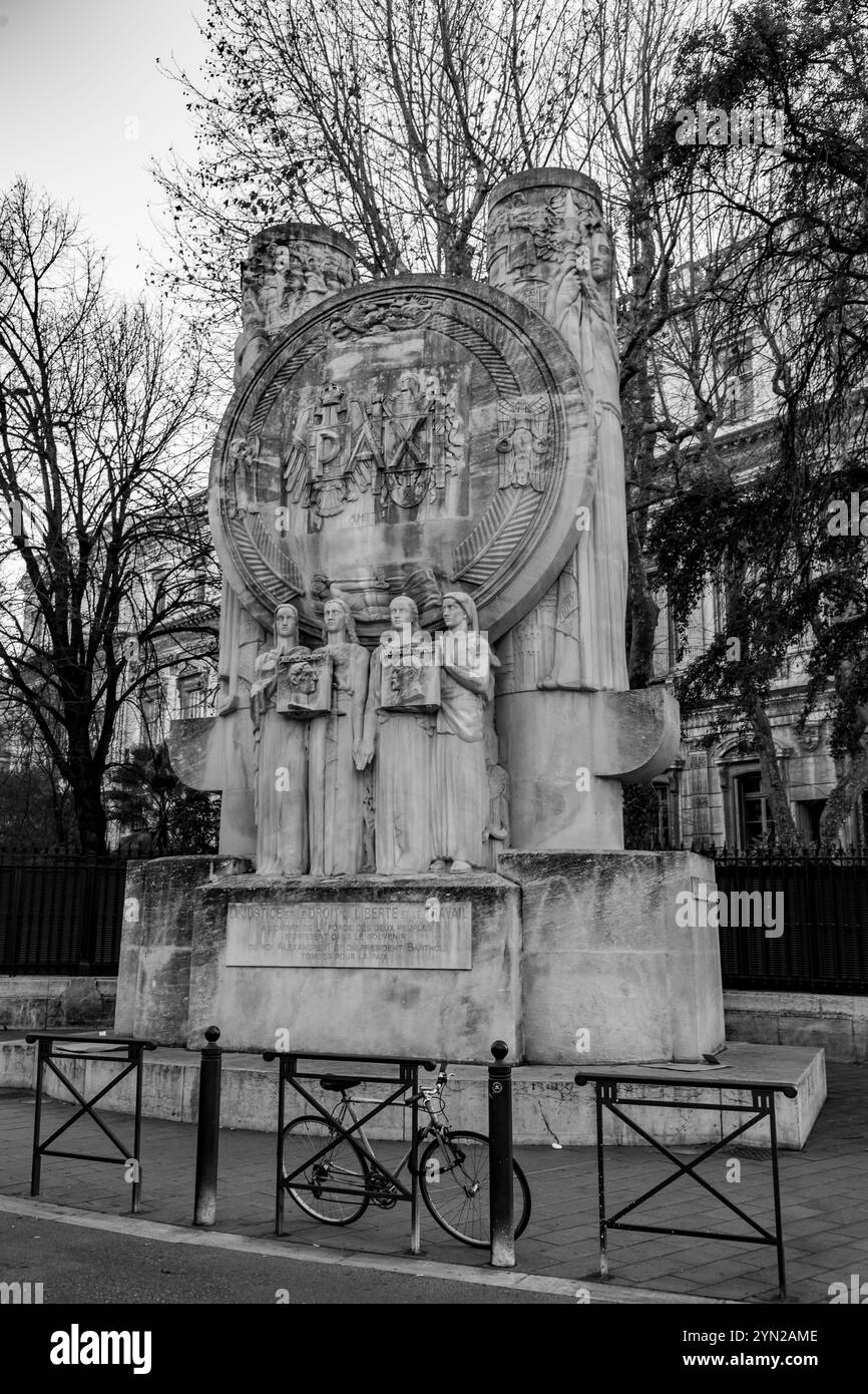Marseille, France - 28 janvier 2022 : Monument de la paix au roi yougoslave Alexandre situé rue Rome, Marseille, France. Banque D'Images