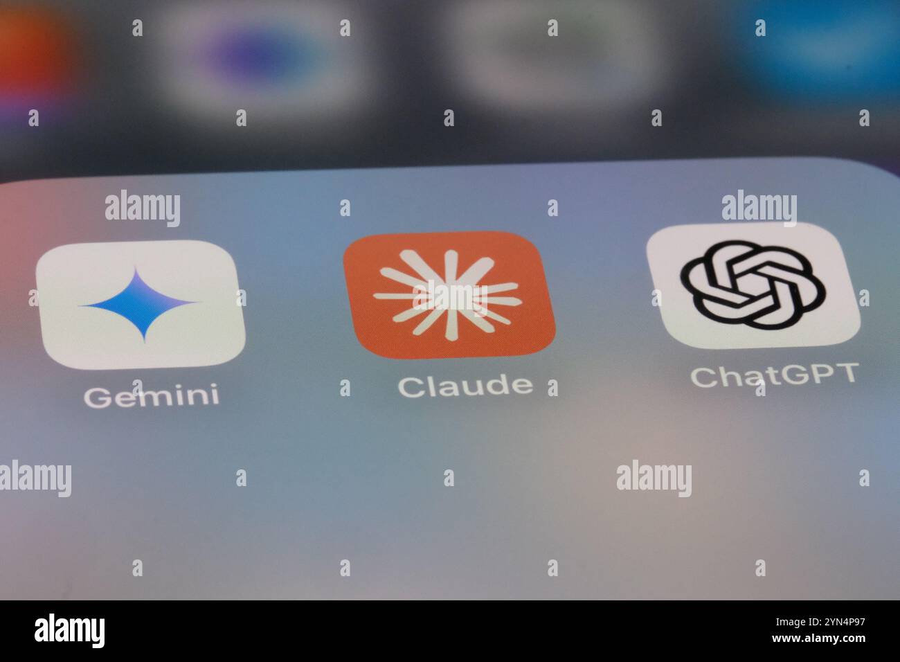 Icône de l'application Claude, Gemini et ChatGPT ai à l'écran Banque D'Images