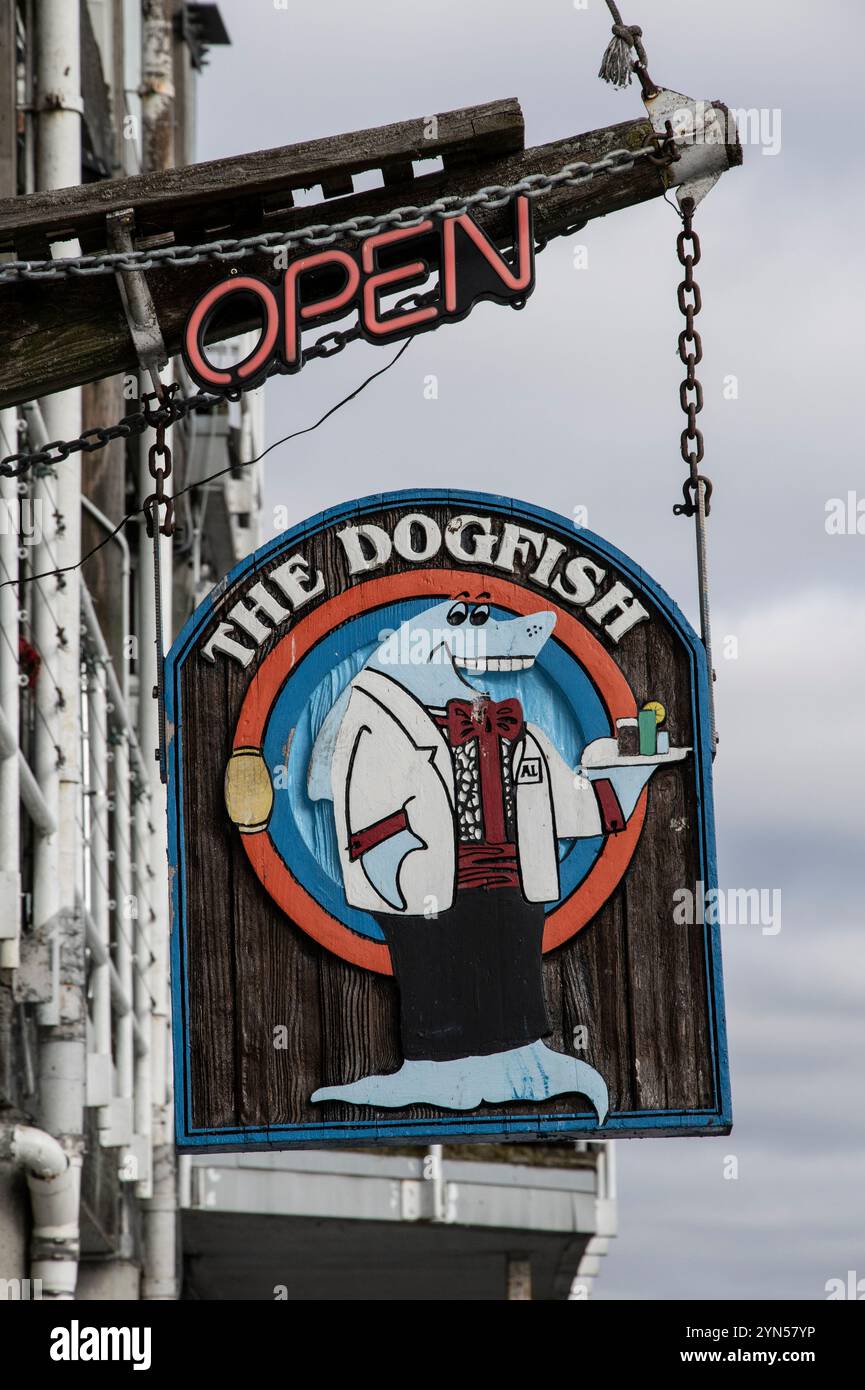 Enseigne du restaurant Rogfish à Bluffer's Park Marina sur Brimley Road South à Scarborough, Toronto, Ontario, Canada Banque D'Images