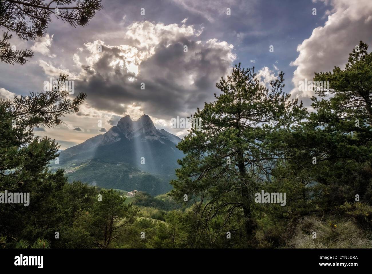 Rayo de sol Pedraforca, paisaje de Catalunya Banque D'Images