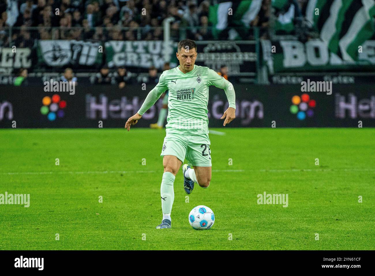 Moenchengladbach, Deutschland. 24 novembre 2024. Stefan Lainer (Borussia Moenchengladbach, #22) VfL Borussia Moenchengladbach v. FC : Pauli, Fussball, 1. Bundesliga, 11. Spieltag, saison 2024/2025, 24.11.2024 Foto : Eibner-Pressefoto/ Justin Derondeau LES RÈGLEMENTS du LDF INTERDISENT TOUTE UTILISATION DE PHOTOGRAPHIES COMME SÉQUENCES D'IMAGES ET/OU QUASI-VIDÉO/dpa/Alamy Live News Banque D'Images