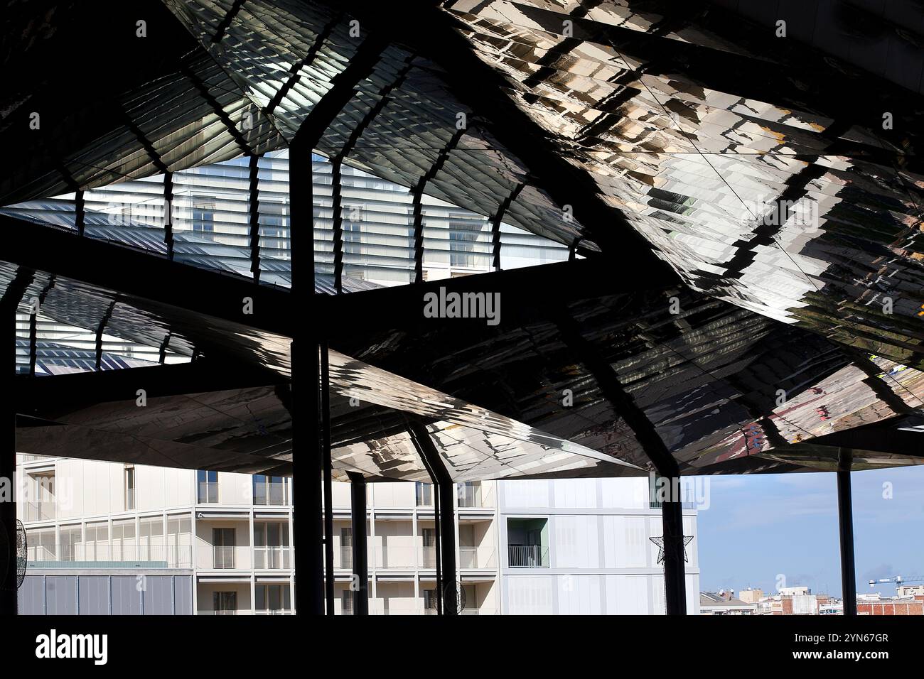 Reflets déformés, Barcelone, Espagne. Banque D'Images