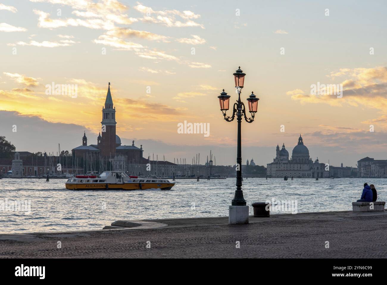 Coucher de soleil à Venise, vue depuis le quartier du Castello, Italie, Europe Banque D'Images