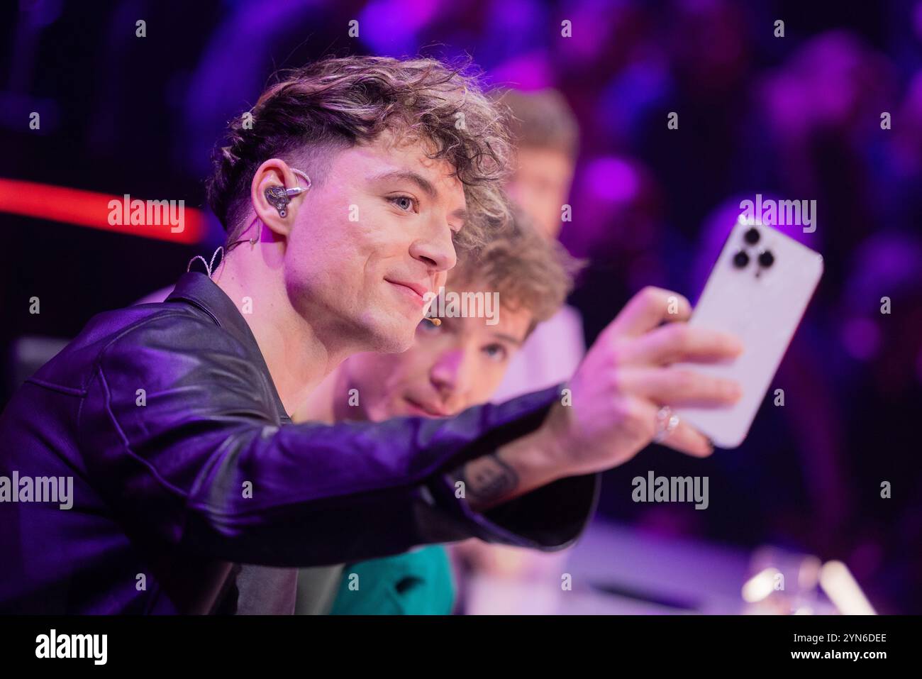 Cologne, Allemagne. 24 novembre 2024. Heiko et Roman Lochmann de l'équipe de devinettes sont sur l'émission ProSieben 'The Masked Singer'. Crédit : Rolf Vennenbernd/dpa/Alamy Live News Banque D'Images