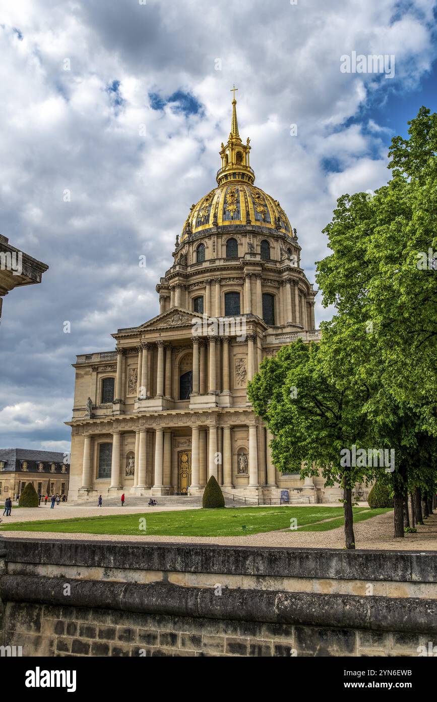 Célèbre Dôme des Invalides avec le tombeau de Napoléon à l'intérieur, Paris, France, Europe Banque D'Images