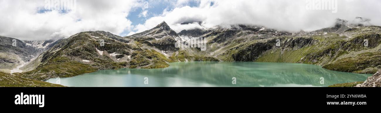 Belle photographie du lac Weisssee dans le parc national du Haut Tauern près de Kaprun, Autriche, Europe Banque D'Images