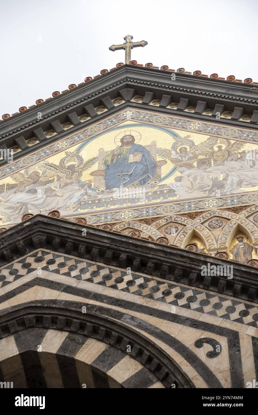 Portail de la cathédrale médiévale Saint André à Amalfi, Italie, Europe Banque D'Images
