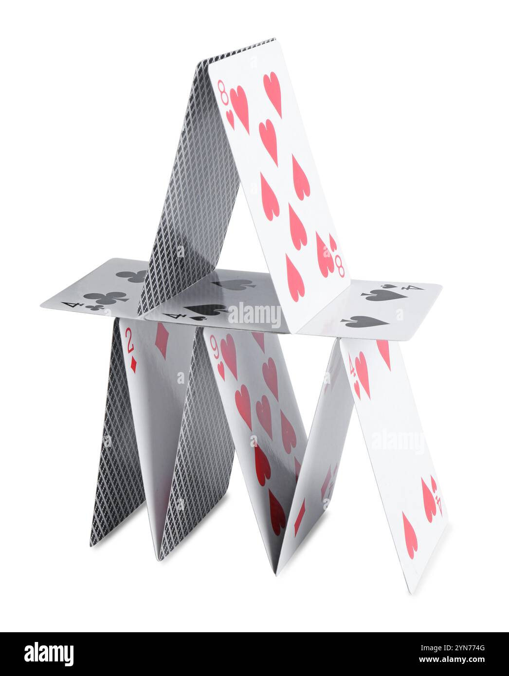 Maison de cartes à jouer isolé sur blanc Banque D'Images