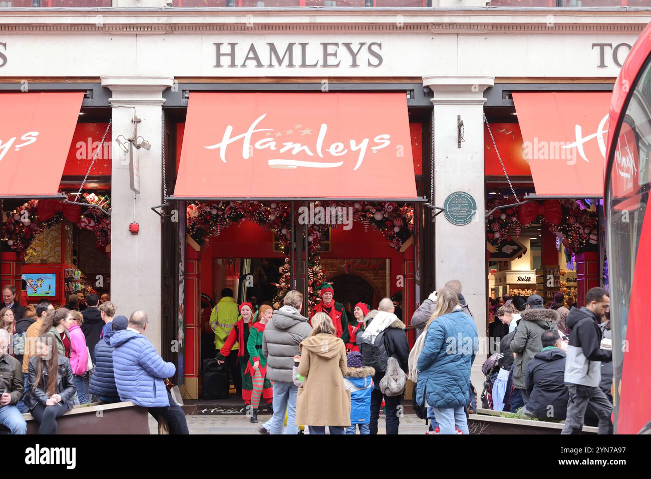 Magasin de jouets pour enfants Hamleys à Noël, sur Regent Street, Londres, Royaume-Uni Banque D'Images