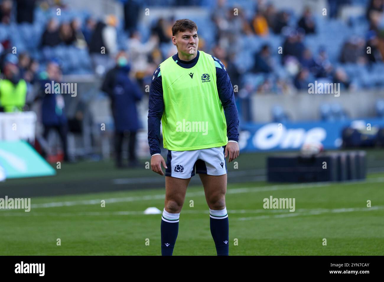 Édimbourg, Écosse. 24 novembre 2024. Tom Jordan se réchauffe pour le célèbre match Grouse Nations Series entre l'Écosse et l'Australie au Scottish Gas Murrayfield Stadium, à Édimbourg. Crédit : Connor Douglas/Alamy Live News Banque D'Images