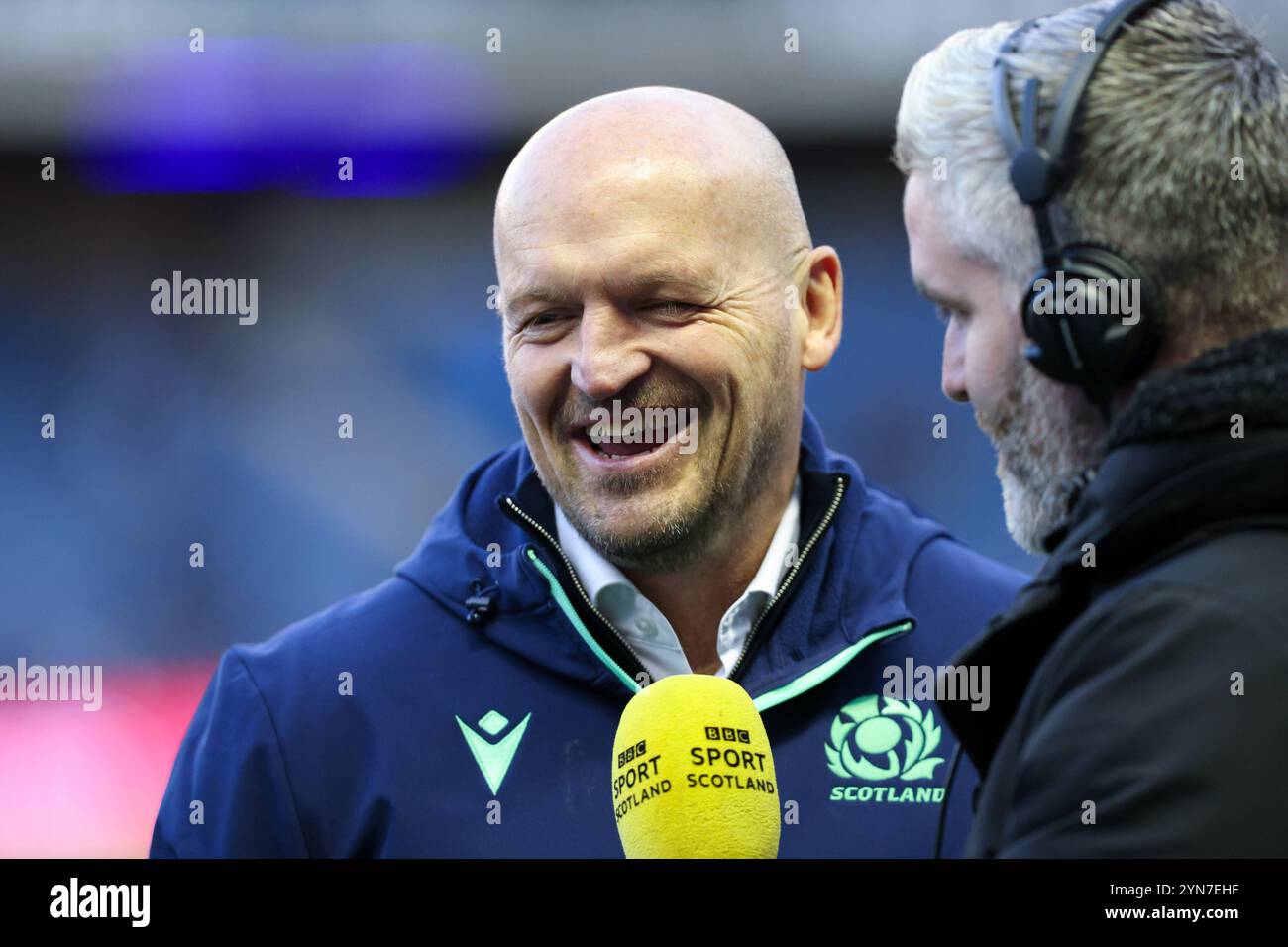 Édimbourg, Écosse. 24 novembre 2024. Gregor Townsend, entraîneur-chef de l'Écosse, est tout sourire après le célèbre match Grouse Nations Series entre l'Écosse et l'Australie au Scottish Gas Murrayfield Stadium, à Édimbourg. Crédit : Connor Douglas/Alamy Live News Banque D'Images