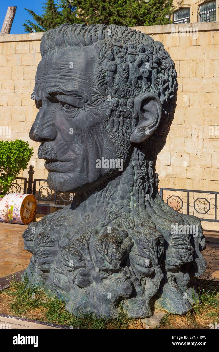 Statue du poète azerbaïdjanais Aliagha Vahid (1895-1965) à Bakou, Azerbaïdjan Banque D'Images