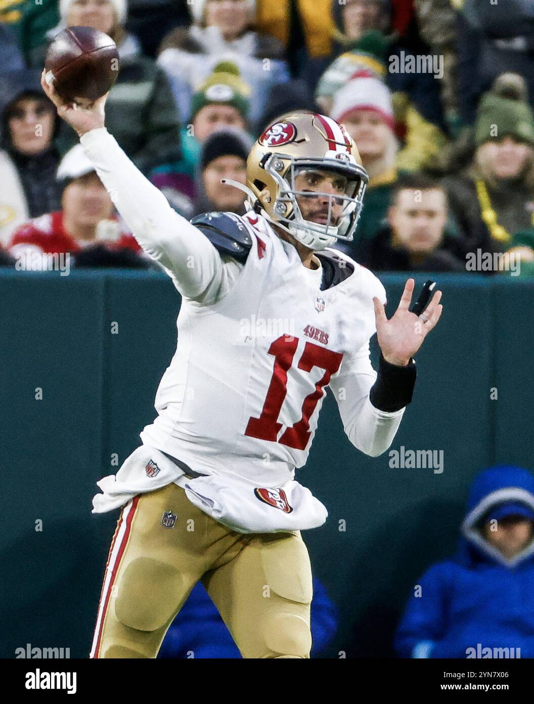 Green Bay, États-Unis. 24 novembre 2024. Le quarterback des 49ers de San Francisco Brandon Allen lance une passe lors du match NFL entre les 49ers de San Francisco et les Packers de Green Bay au lambeau Field à Green Bay, Wisconsin, le dimanche 24 novembre 2024. Photo de Tannen Maury/UPI crédit : UPI/Alamy Live News Banque D'Images