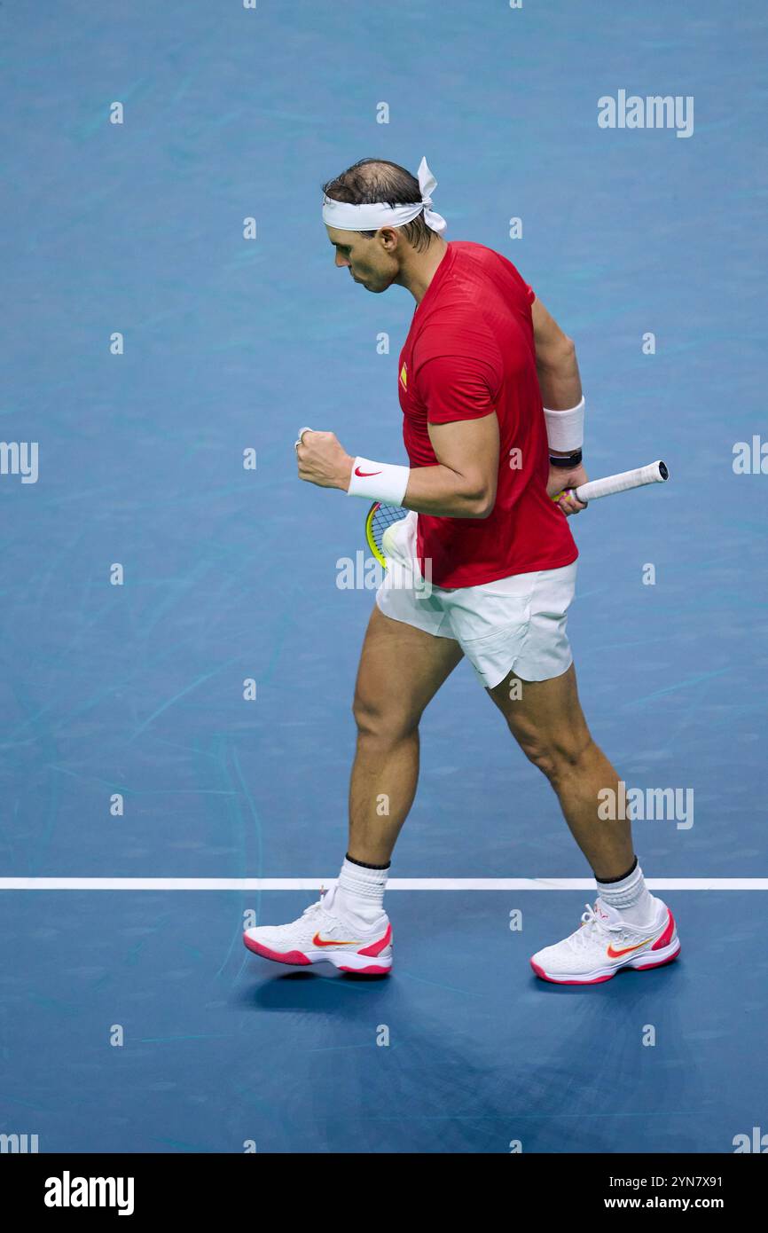 Malaga, Espagne. 24 novembre 2024. MALAGA, ESPAGNE - 19 NOVEMBRE : Rafael Nadal de Team Spain célèbre le dernier point de sa carrière professionnelle de son match en simple contre Botic van de Zandschulp de Team Netherlands lors de l'égalité des quarts de finale entre les pays-Bas et l'Espagne lors de la finale de la Coupe Davis au Palacio de Deportes Jose Maria Martin Carpena le 19 novembre 2024 à Malaga, Espagne. (Photo de Francisco Macia/photo Players images/Magara Press) crédit : Magara Press SL/Alamy Live News Banque D'Images