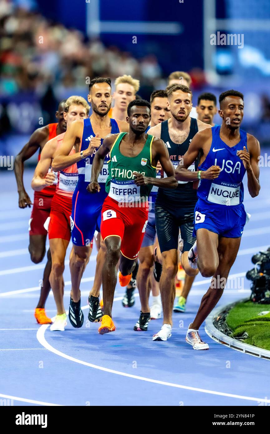Yared Nuguse (USA), participe aux demi-finales masculines 1500 aux Jeux Olympiques d'été de 2024. Banque D'Images