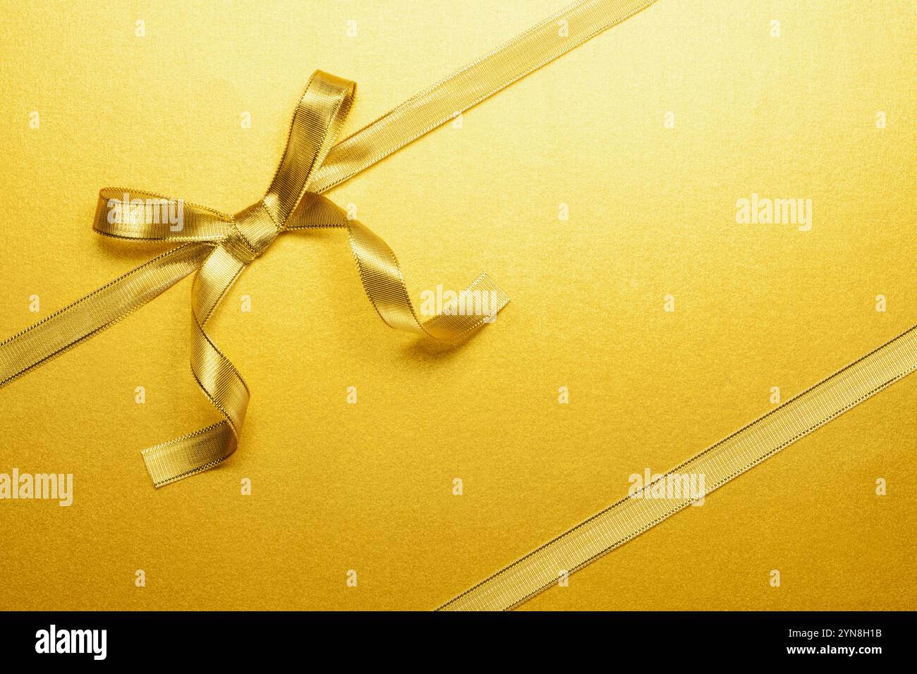 Noeud de ruban d’or Banque D'Images