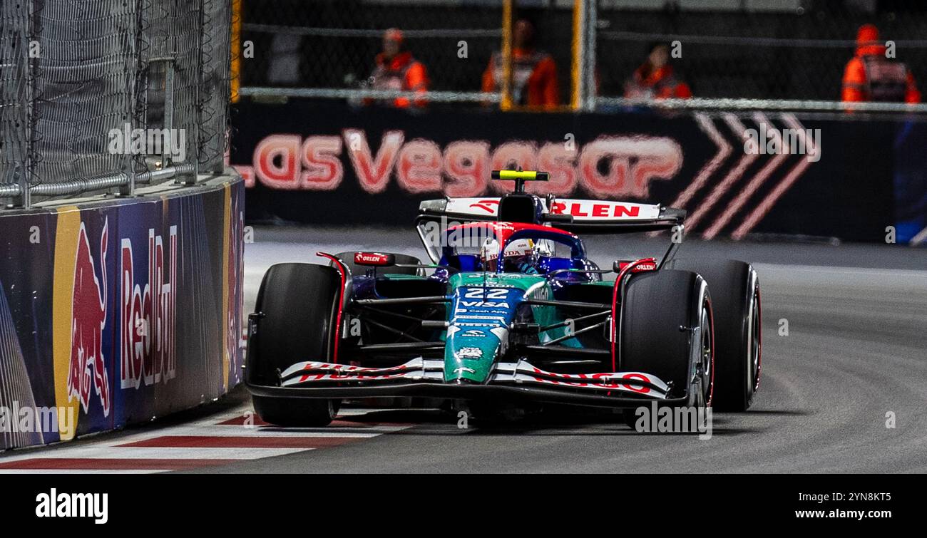 23 novembre 2024 Las Vegas NV, USA pilote RB Yuki Tsunoda (22 ans) de Team Japan sortant de T4 lors de la formule 1 Heineken Sliver Las Vegas Grand Prix Race à Las Vegas, NV Thurman James/CSM Banque D'Images