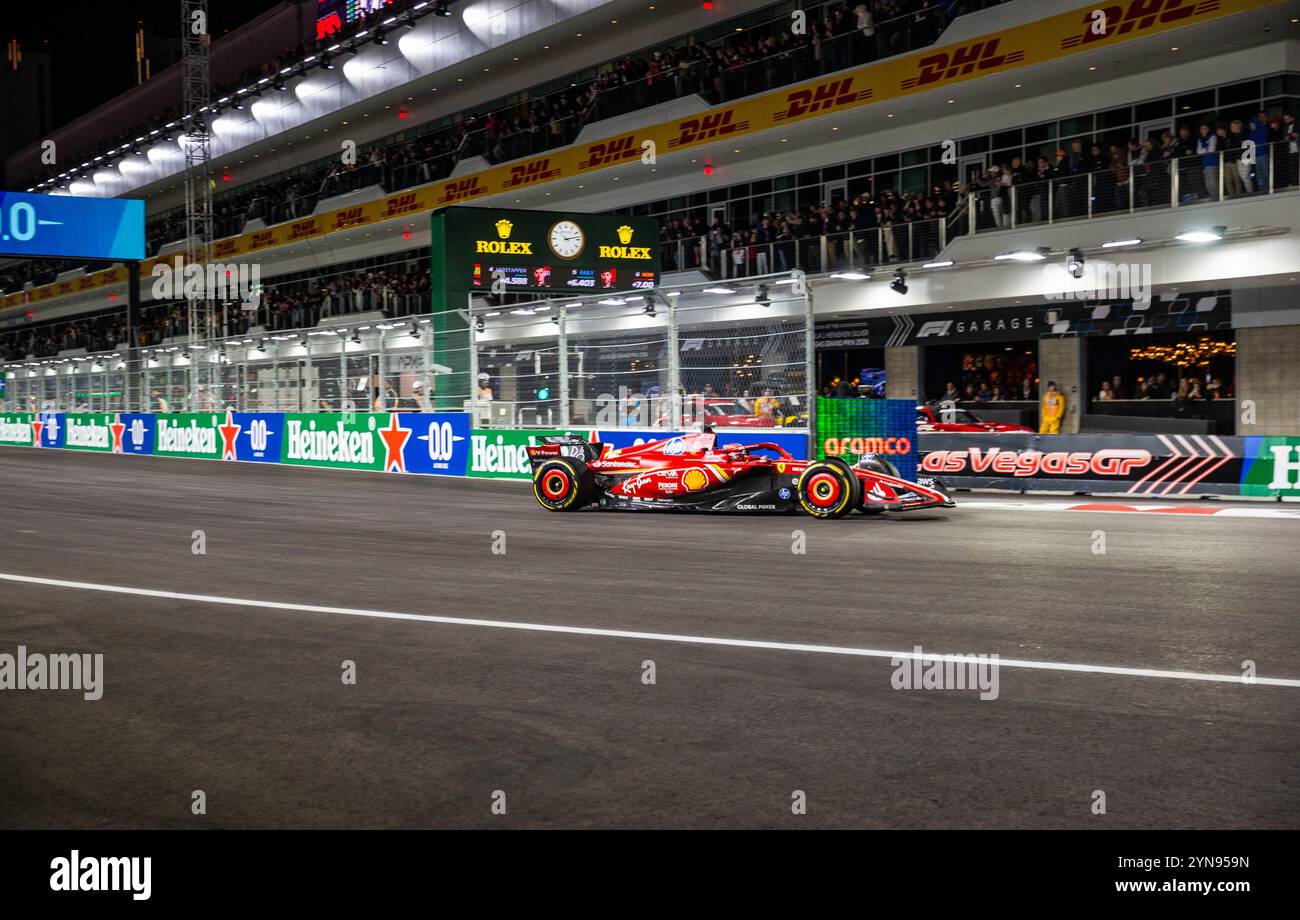 23 novembre 2024 Las Vegas NV, USA le pilote de la Scuderia Ferrari Charles Leclerc (16 ans) du Team Monaco arrive en T1 lors de la formule 1 Heineken Sliver Las Vegas Grand Prix Race à Las Vegas, NV Thurman James/CSM Banque D'Images