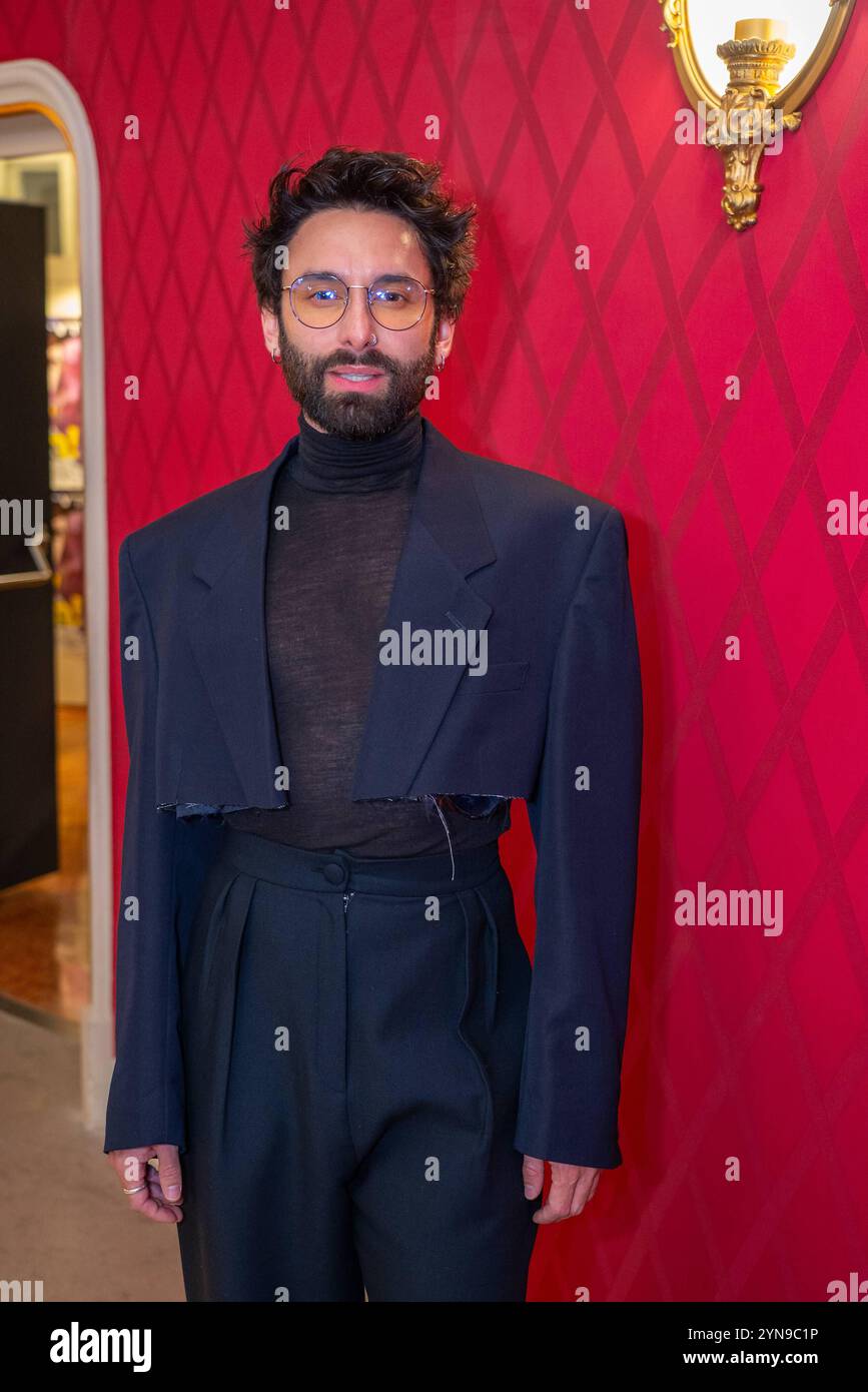 Vienne, Autriche. 24 novembre 2024. Cérémonie de remise du prix Nestroy Theatre 2024 au Volkstheater de Vienne, Autriche, le 24 novembre 2024. CONCHITA WURST Tom Thomas NEUWIRTH (Portrait). - 20241124 PD15695 crédit : APA-PictureDesk/Alamy Live News Banque D'Images