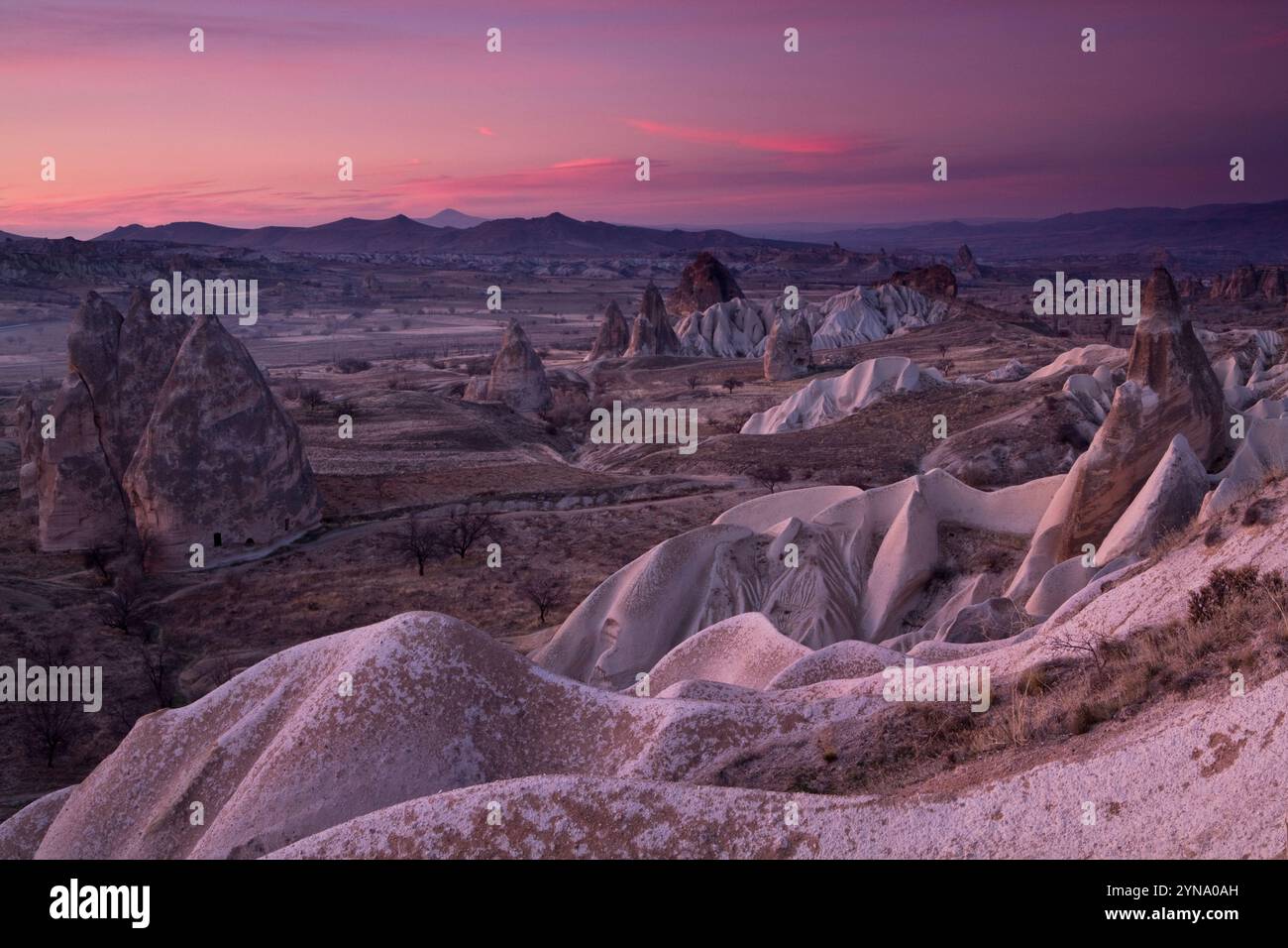 Le soleil se couche sur la Vallée des roses en Cappadoce, Turquie, le 8 décembre 2007. Banque D'Images